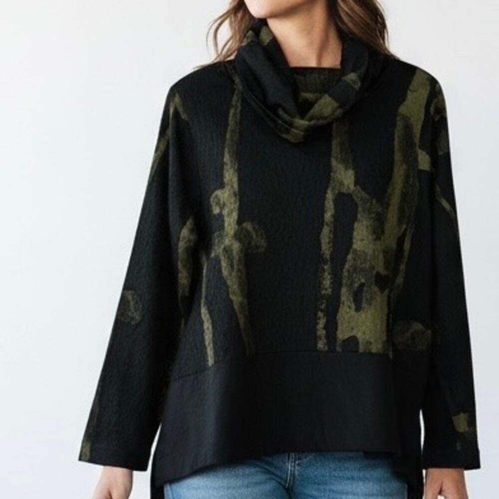 Terra SJ Apparel Boxy Turtleneck Top size XL Black Green Artsy Pattern Knit